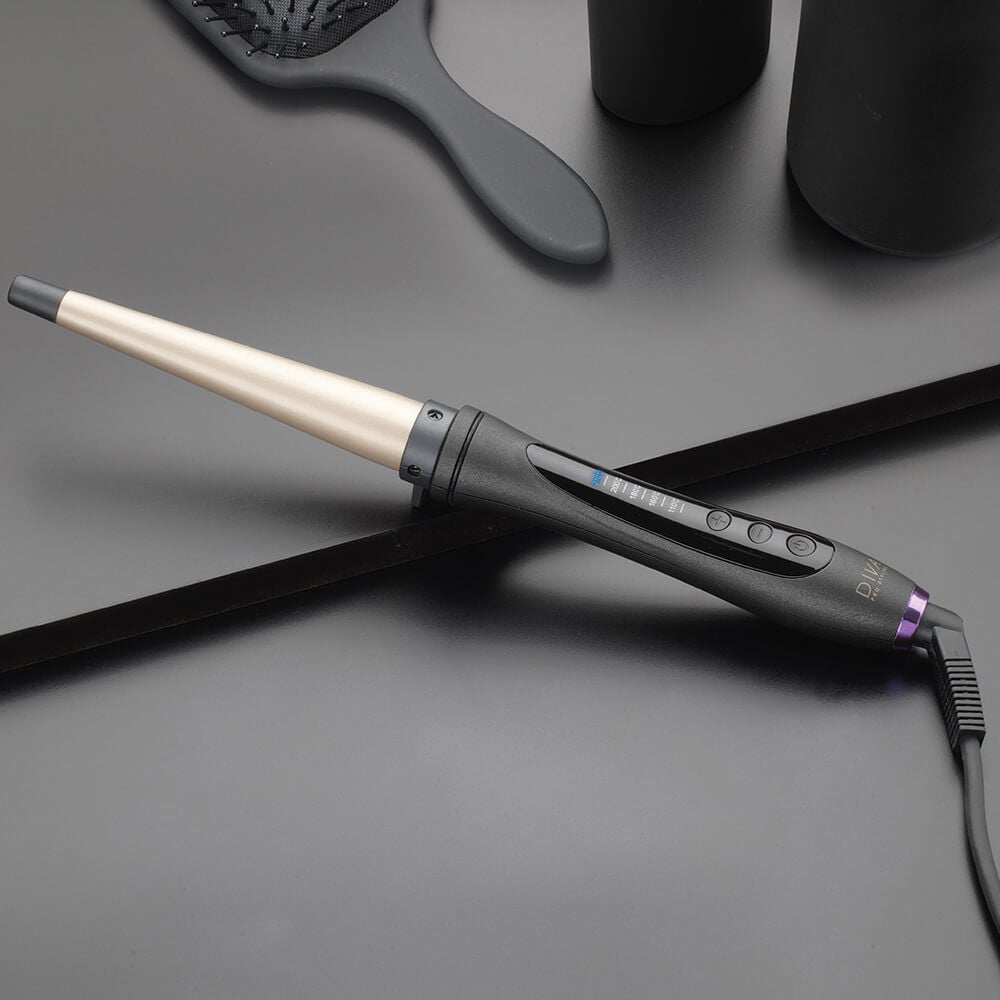 Digital outlet curling wand